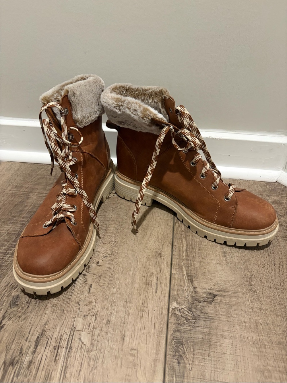 Women's Tan Faux-Fur Lined Lace-Up Lug Boots - Size 10